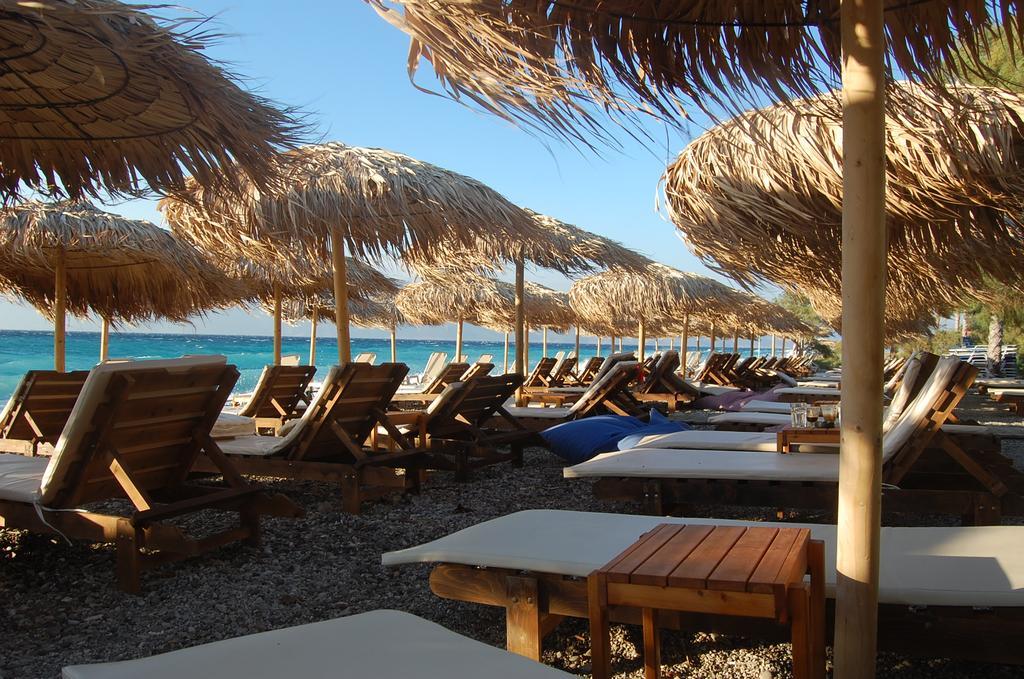 Spiti Ostria Villa Aigio Bagian luar foto